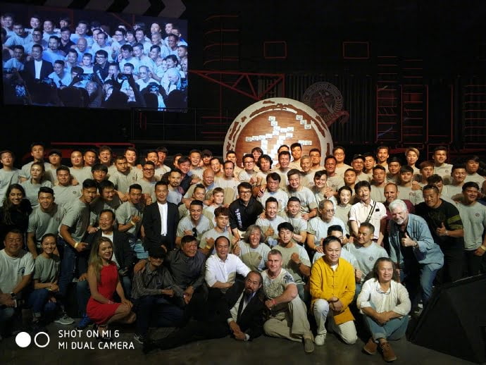 mi 6 jackie chan 5
