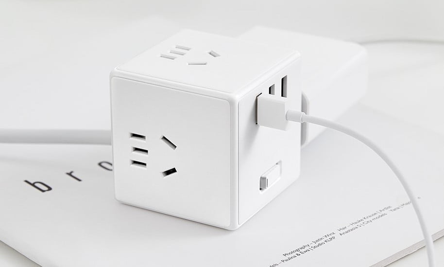 Xiaomi Mijia Rubik’s Cube power strip